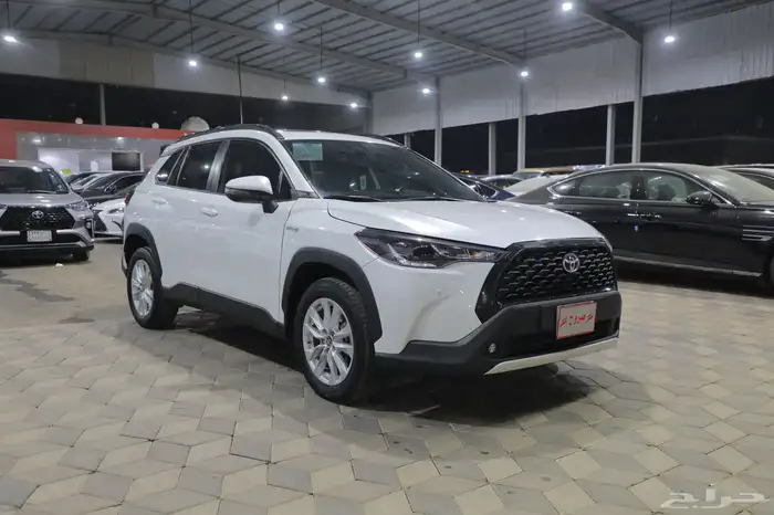 تويوتا كورلا كروس نص الفل فتحة سقف 2024 0