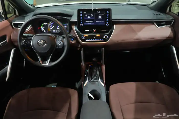 تويوتا كورلا كروس نص الفل فتحة سقف 2024 17