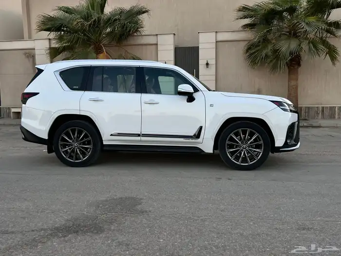 لكزس 2022 LX سعودي بحالة الوكاله 1