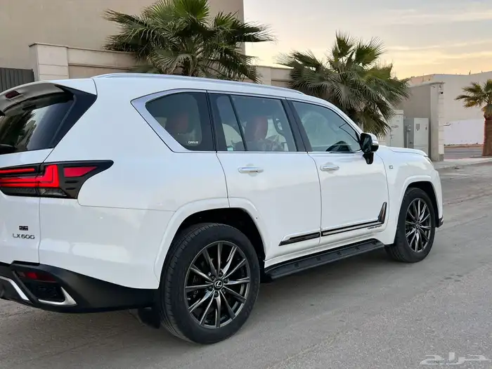 لكزس 2022 LX سعودي بحالة الوكاله 23