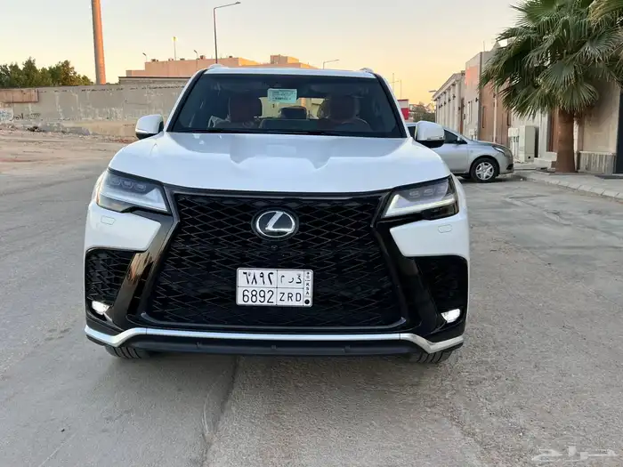 لكزس 2022 LX سعودي بحالة الوكاله 4