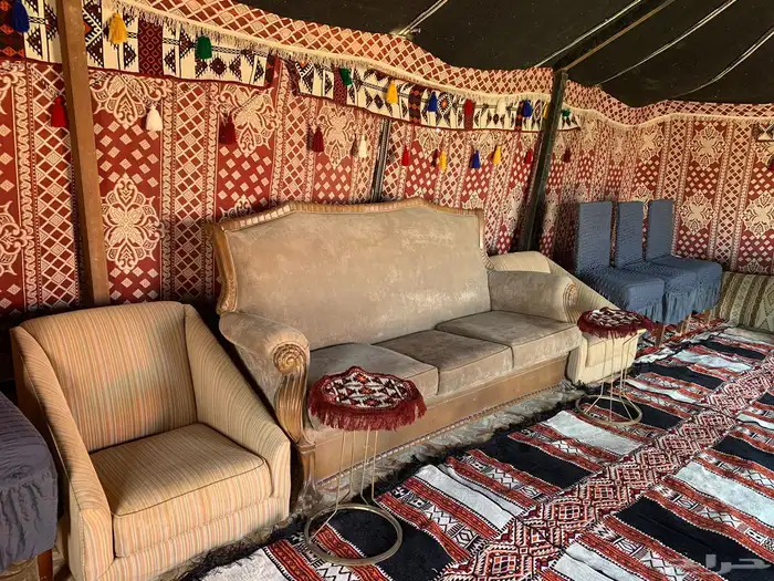 بيت شعر للبيع بأثاثه 6