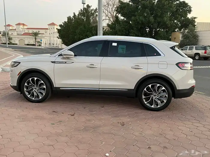 لينكولن نوتيلوس اخت الجديده 5