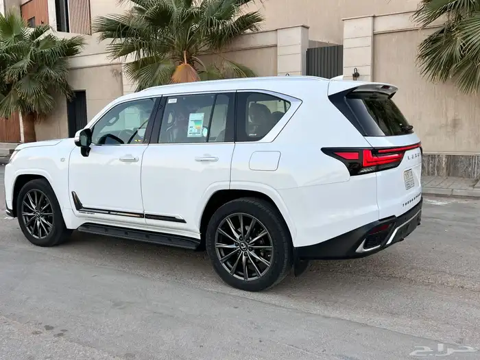 لكزس 2022 LX سعودي بحالة الوكاله 3