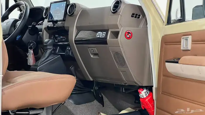 تويوتا ربع V6.2025فل كامل رفرف بريمي بنزين 40عام. 8