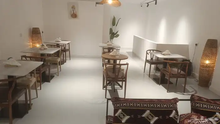 للبيع طاولات وكراسي رخام كوفي او مطعم 1