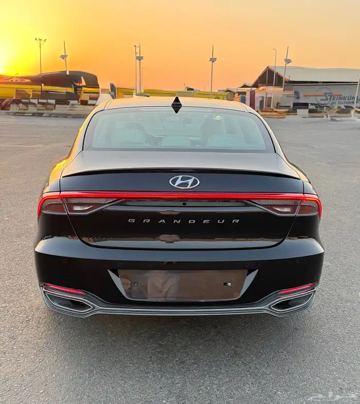 ازيرا 2022 - ديجتال 6سلندر من الداخل ابيض وكاله للبيع 4