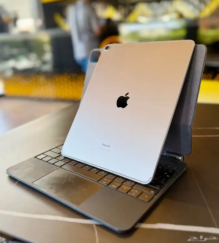 ايباد آير M2 وإيفائي شريحة 13 انش 12