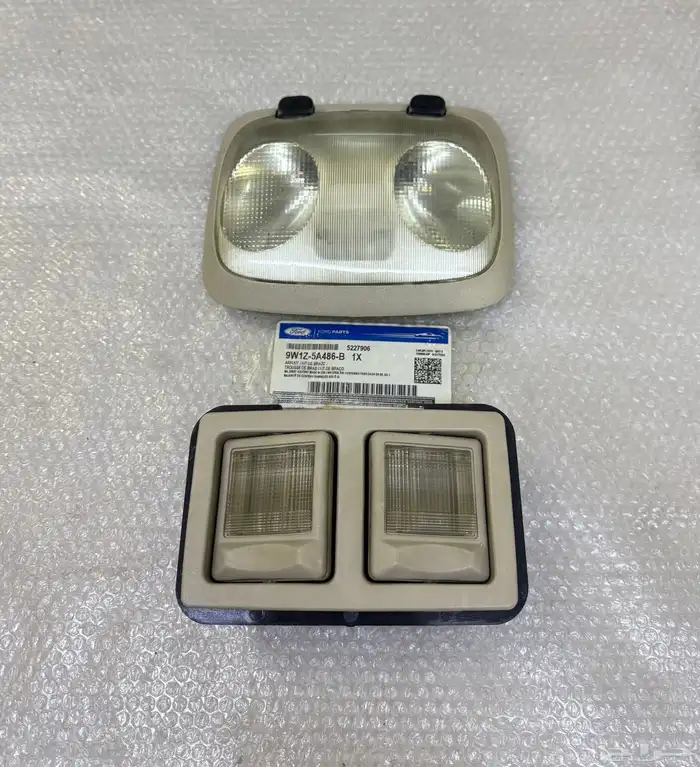 لمبة سقف فورد جراند ماركيز 2011 0