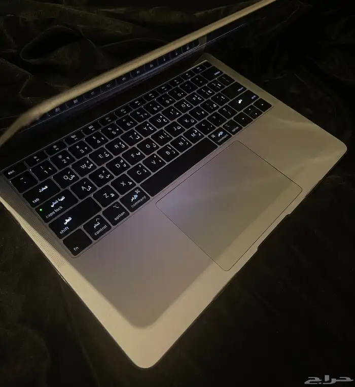 لابتوب ماك بوك اير حالة ممتازه جدا لايوجد اي خدش 4