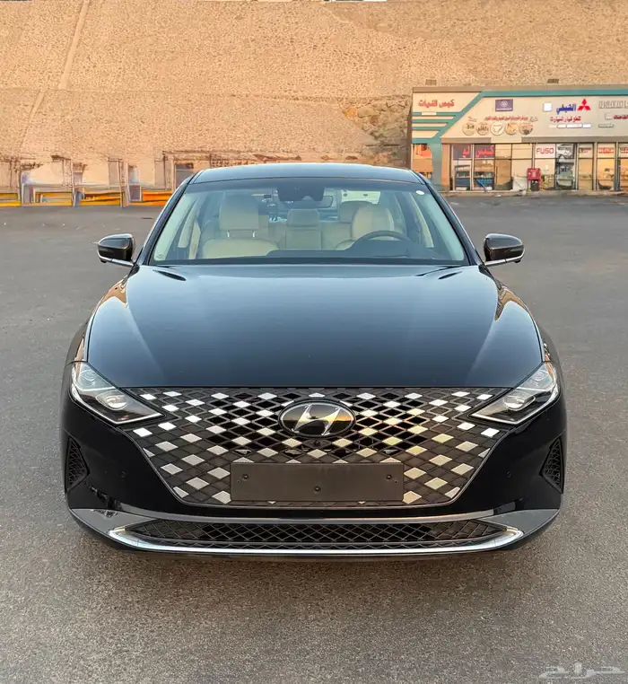 ازيرا 2022 - ديجتال 6سلندر من الداخل ابيض وكاله للبيع 1