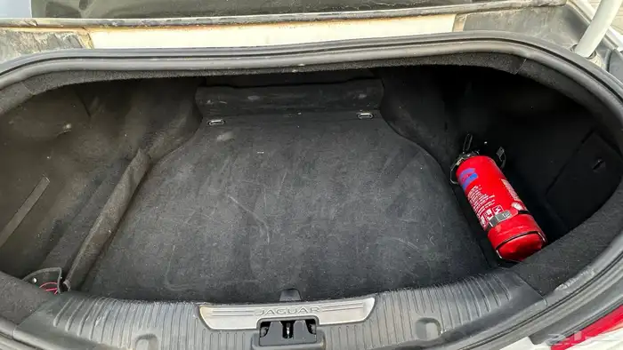 جاكوار XJL 2014 نظيف 16