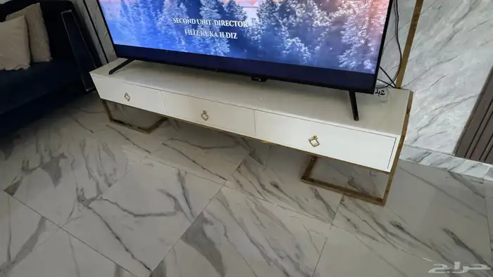 طالوله استقبال مع مرايه و طاولة تلفزيون 3