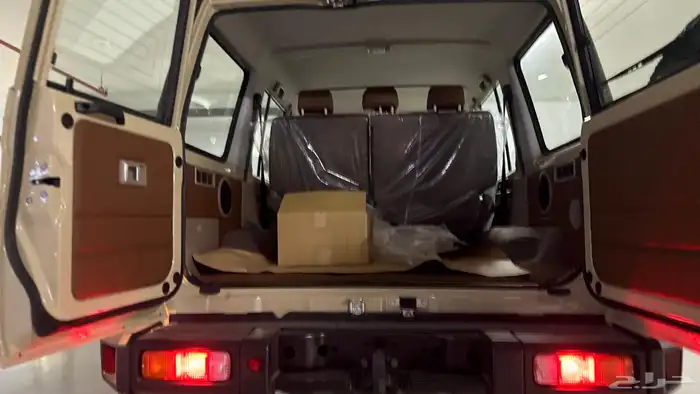 تويوتا لاندكروزر LC 76   بنزين فل كامل (خليجي) 12