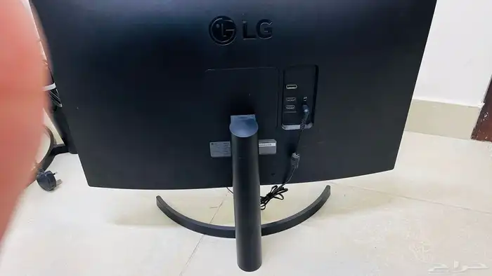 شاشتين LG full HD مقاس 27 بوصة جديدة مع حامل حديد 1
