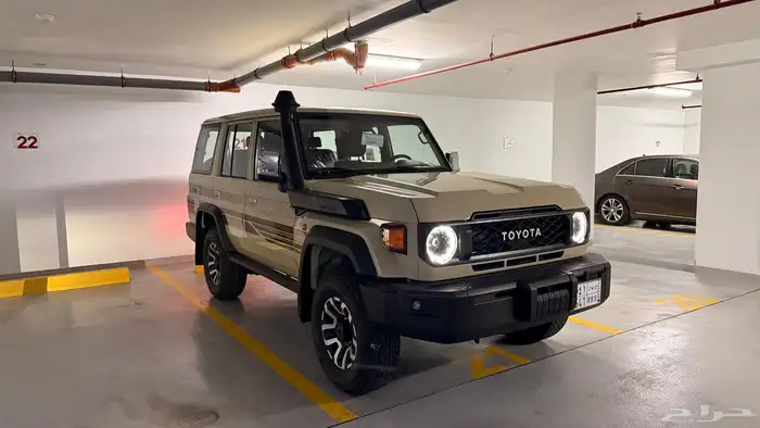 تويوتا لاندكروزر LC 76   بنزين فل كامل (خليجي) 6