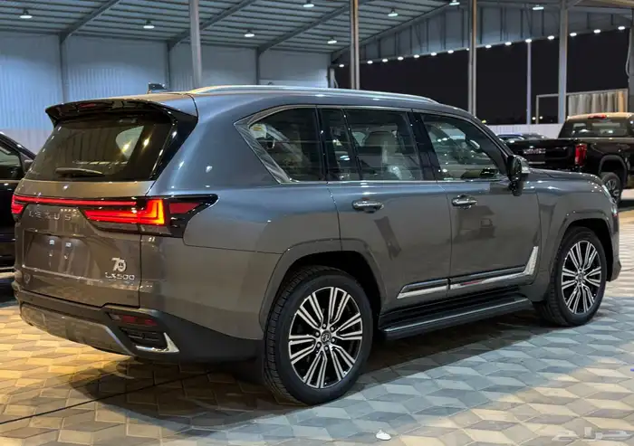 لكزس LX BB رمادي داخل ابيض الساير 2025 5