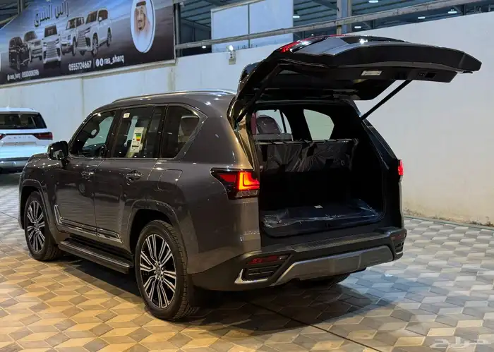 لكزس LX BB رمادي داخل ابيض الساير 2025 6