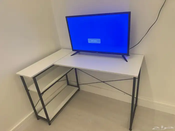 طاولة وتلفزيون 0