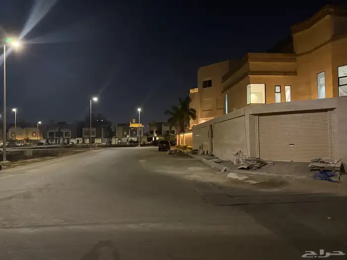 فيلا فخمة للبيع المساحة 650م شارعين حي اللؤؤ 27