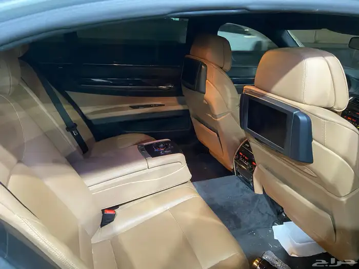 بي ام دبليو الفئة السابعة مخزن 3