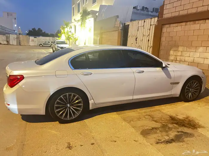 للبيع BMW 2012 730 li 0