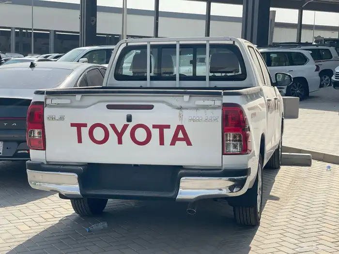 هايلوكس غمارتين بريمي GLS بنزين بدون دبل قير تمتيك 2025 4