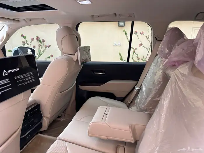 لاند كروزر 2023 GXR أعلى فئة L5 سعودي فل كامل 23