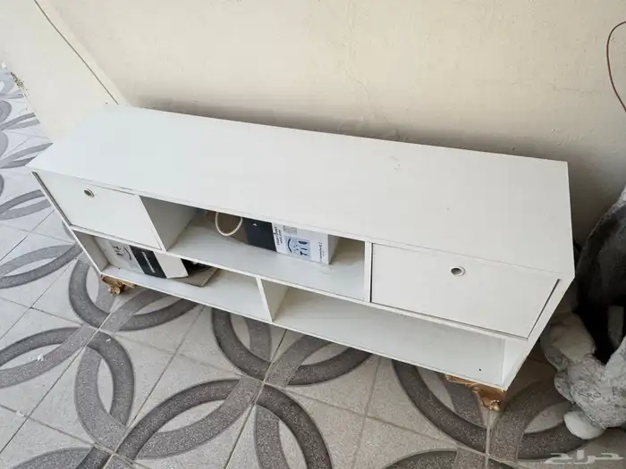 طاولة وتلفزيون 4