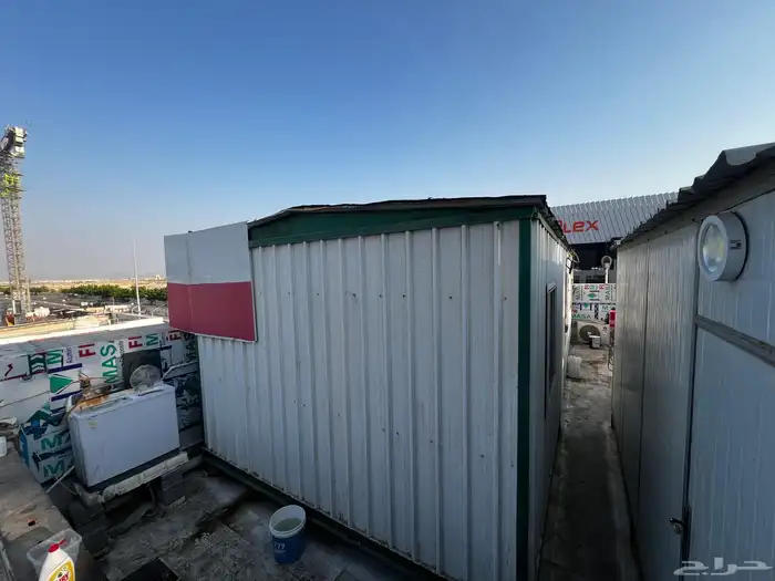 للبيع بركس غرفتين وحمام ومطبخ 9.5 ب 3.5 6