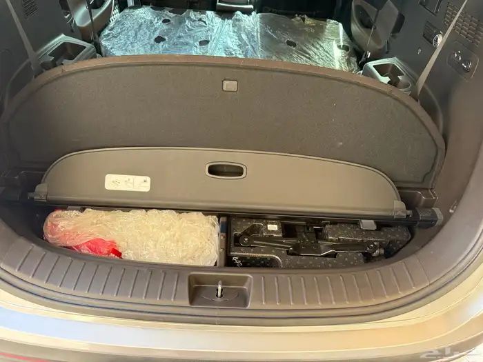 جيب سنتافي 2023فل مخمل دبل فضي بحاله الوكاله شبه جديده مخزن 61