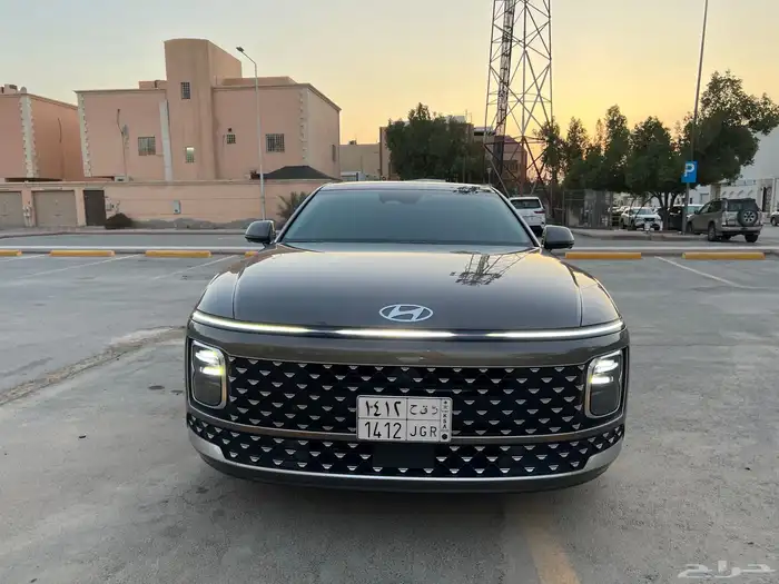 ازيرا بريميوم 2024 ( شبه جديد ) ممشى قليل 0