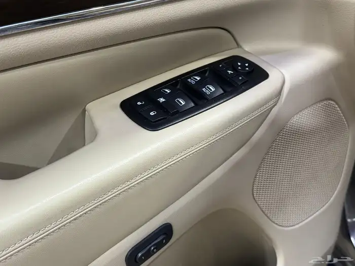 جراند شيروكي ليمتد 2014 ( V8 بحالة الوكالة ) 20