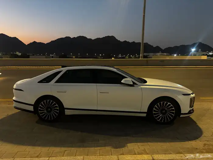 ازيرا فل كامل 2025 كالجرافي مستعمل للبيع 0