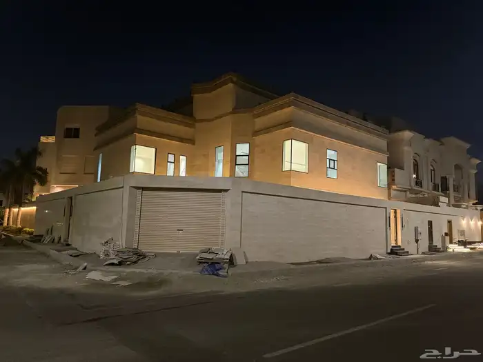 فيلا فخمة للبيع المساحة 650م شارعين حي اللؤؤ 29