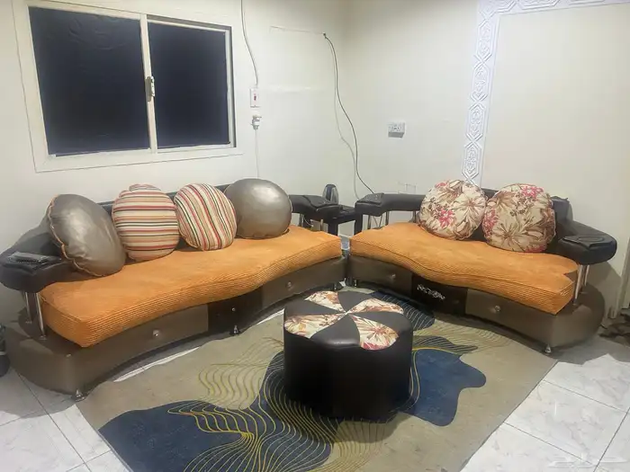 كنبتين مع طاوله 0