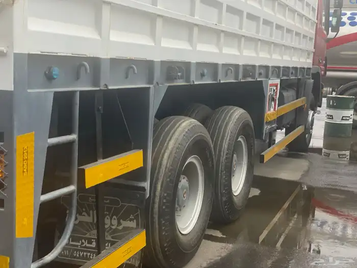 شاحنة لوري موديل 2005 0