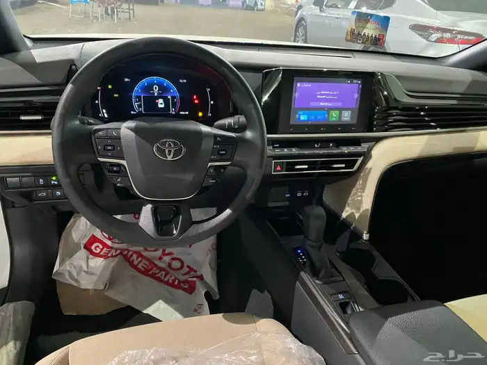 تويوتا كامري ستاندر ابيض واسود 2025 5