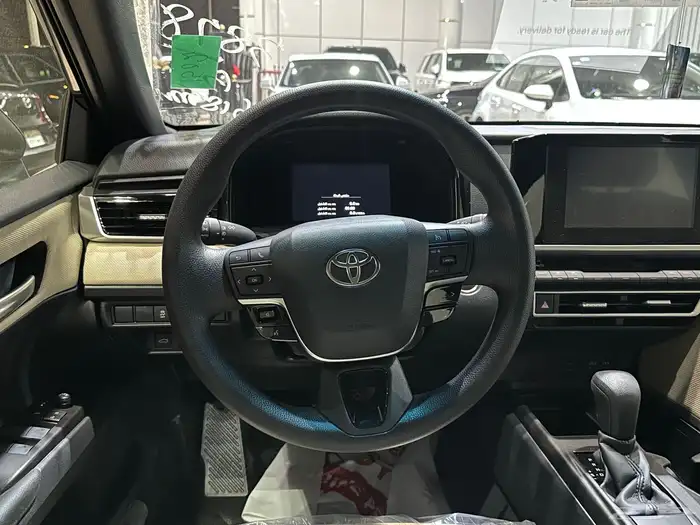 تويوتا كامري E موديل 2025 أصفار 11