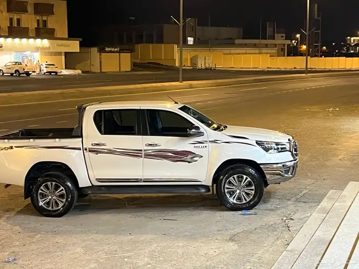 هايلكس دبل قير تماتيك بنزين موديل 2023 1