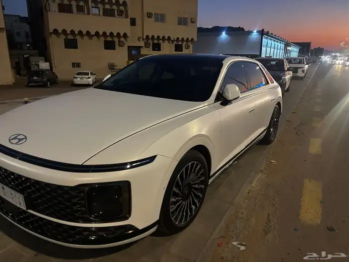 ازيرا فل كامل 2025 كالجرافي مستعمل للبيع 1