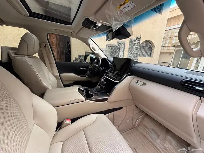 لاند كروزر 2023 GXR أعلى فئة L5 سعودي فل كامل 16