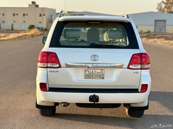 جيب لاندكروزر ستين عام قمه بالنظافه 4