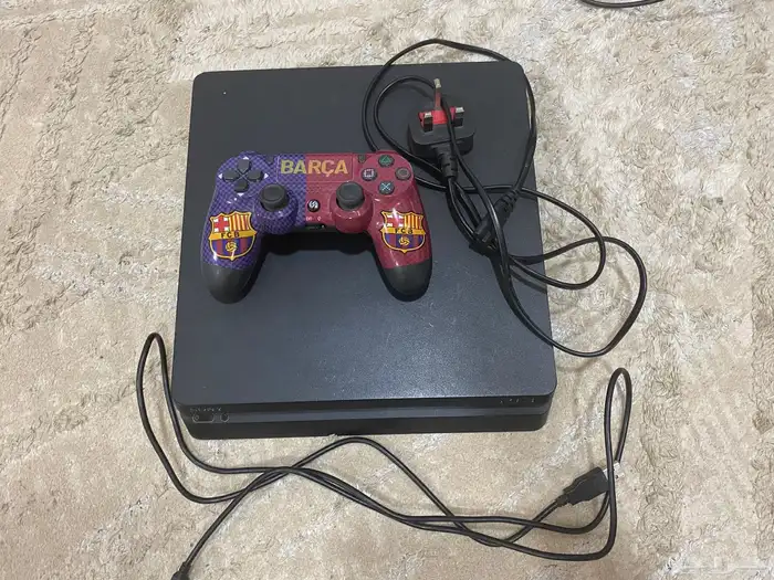 سوني 4 للبيع معاه يد 1