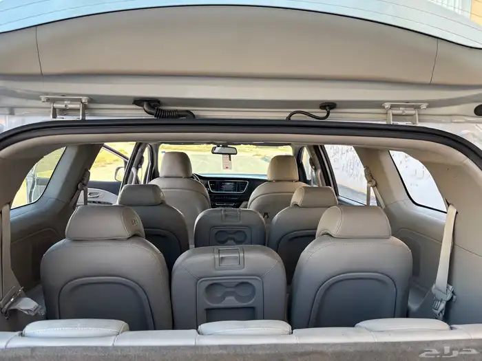 كيا كرنفال 11 راكب ديزل 11