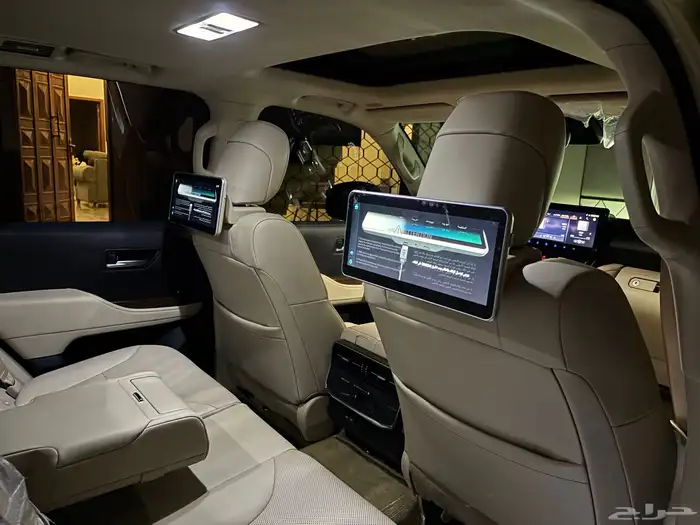 لاند كروزر 2023 GXR أعلى فئة L5 سعودي فل كامل 13