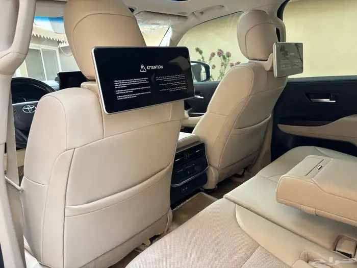 لاند كروزر 2023 GXR أعلى فئة L5 سعودي فل كامل 20