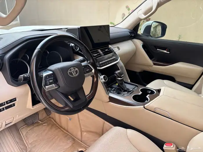 لاند كروزر 2023 GXR أعلى فئة L5 سعودي فل كامل 26