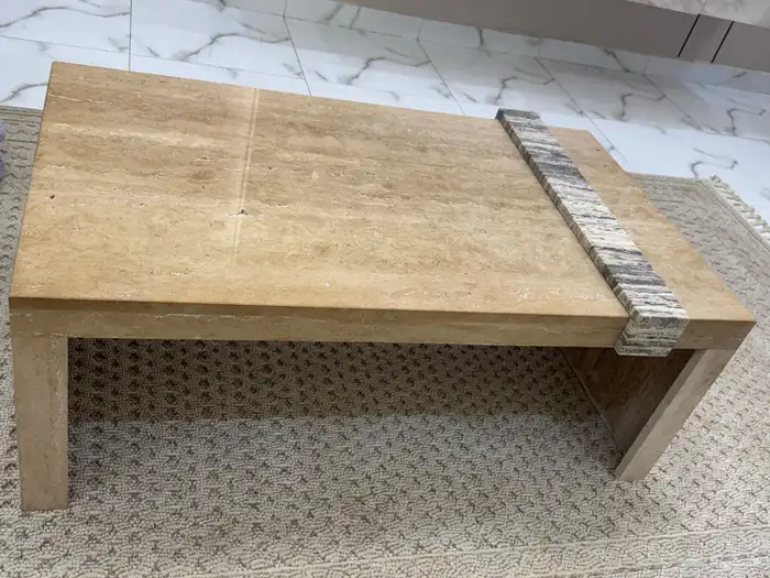 طاوله قهوه وسط رخام ترافنتينو طبيعي معالج بحزام متحرك 1