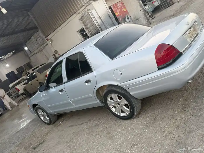 فورد كراون فكتوريا 2004 4